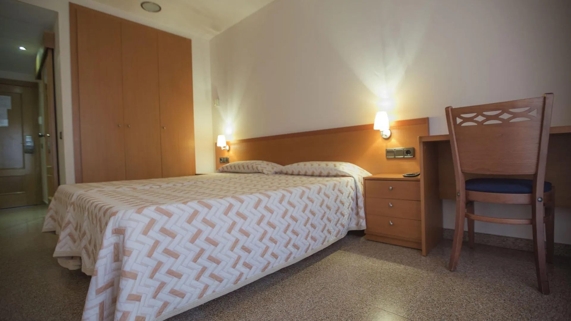 Hotel Medes II レスタルティット