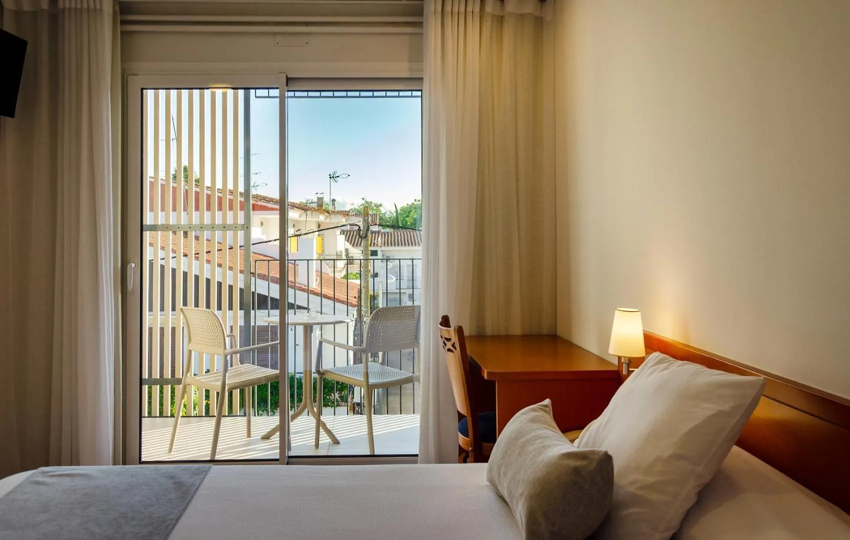 Hotel Medes II レスタルティット