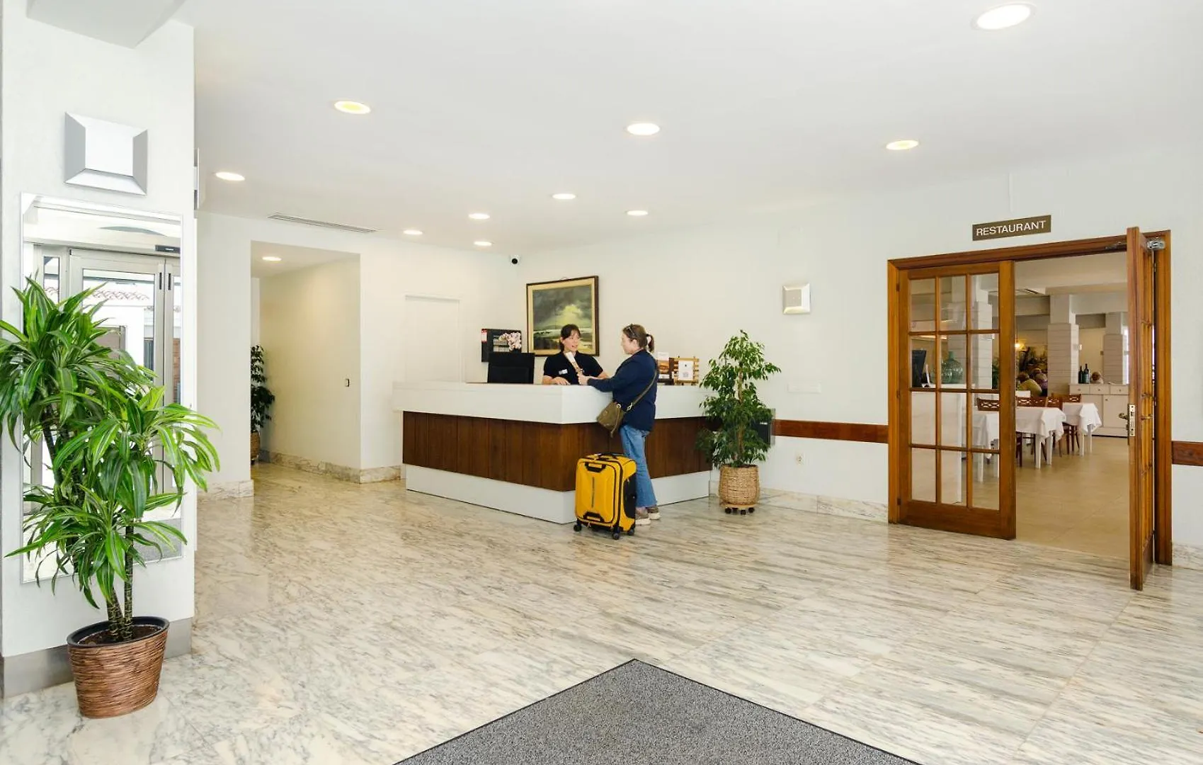 Hotel Medes II レスタルティット