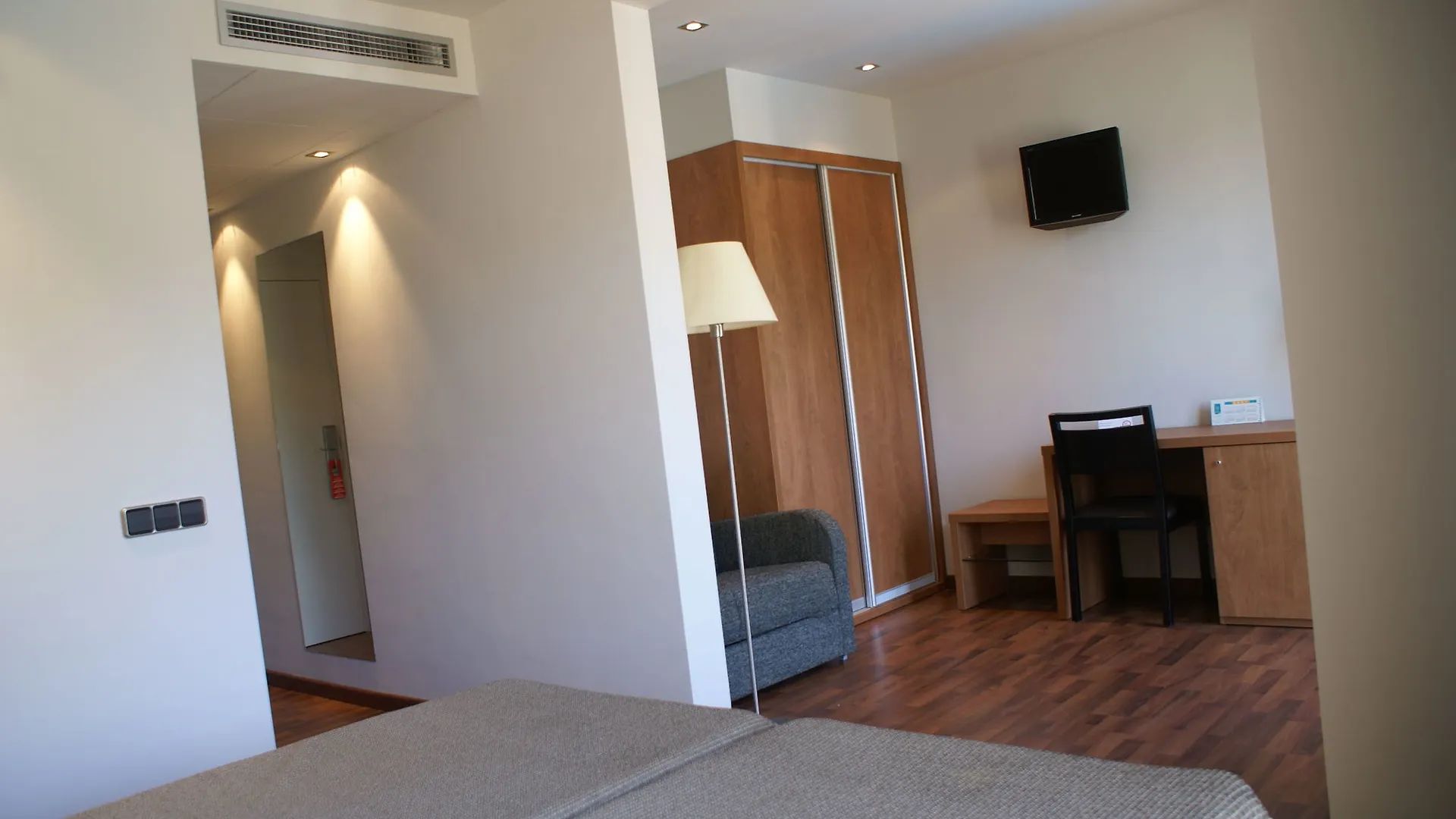 Hotel Medes II レスタルティット