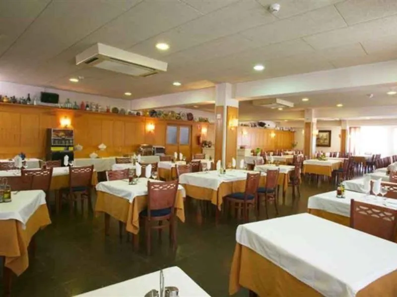 Hotel Medes II レスタルティット