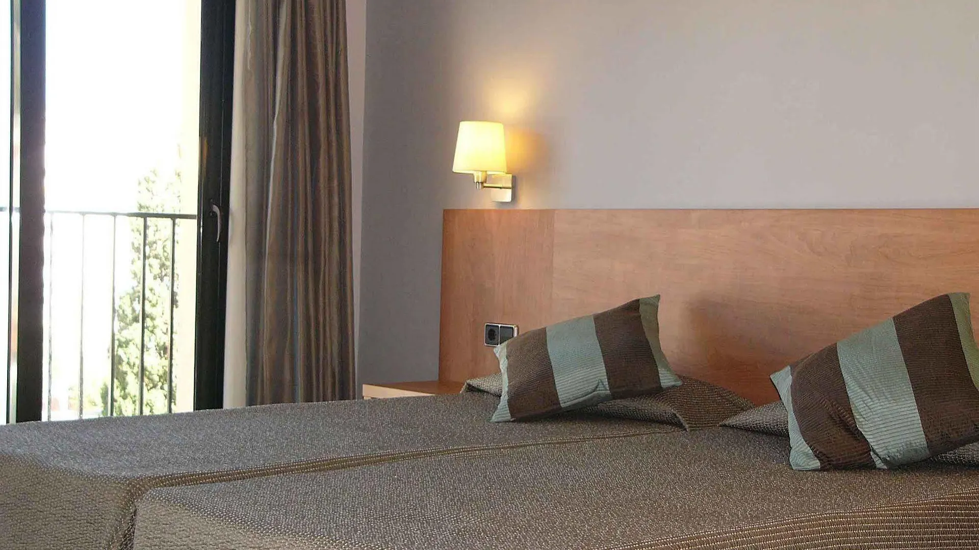 Hotel Medes II レスタルティット