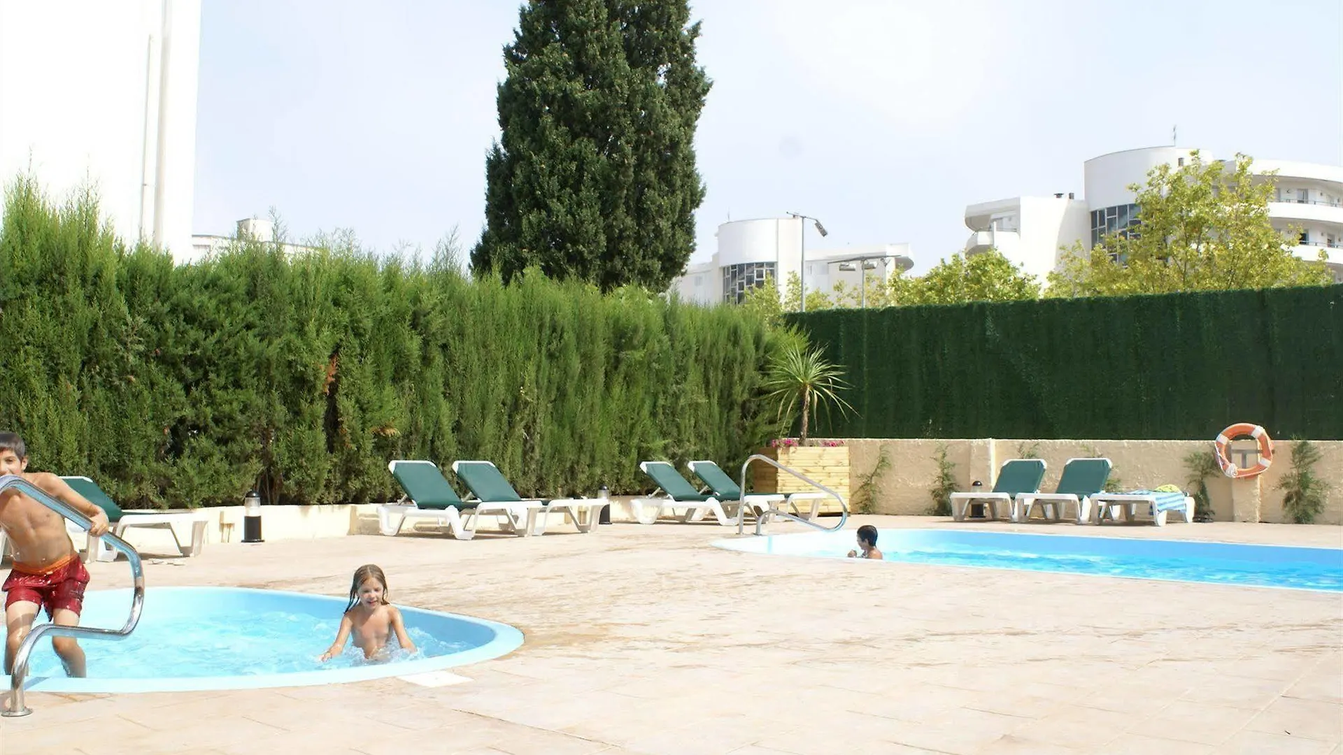 Hotel Medes II レスタルティット