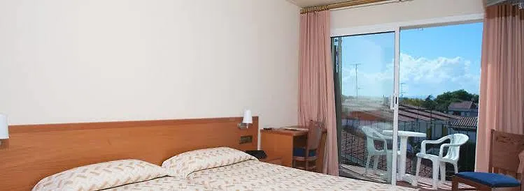 Hotel Medes II レスタルティット